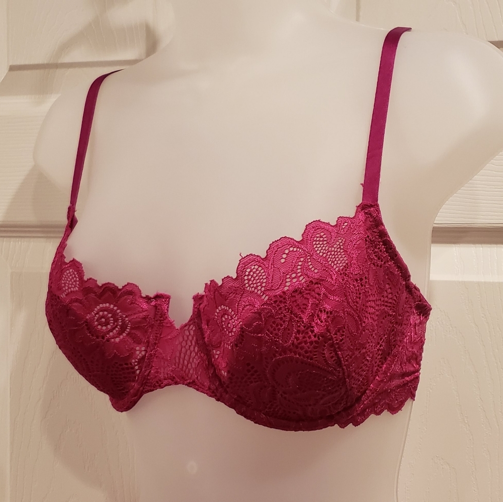 Victoria's Secret padded bra and matching boy cut panty. Never worn. - Picture 3 of 9